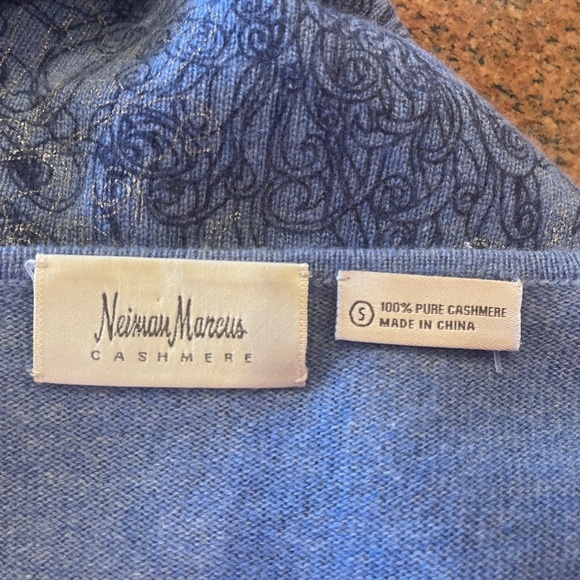 Nieman Marcus 100% Cashmere Collection Blue Floral Sweater Size Small - Picture 10 of 12